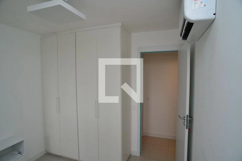 Glass-enclosed balcony in a 3-bedroom apartment, 103 m² — photo 16