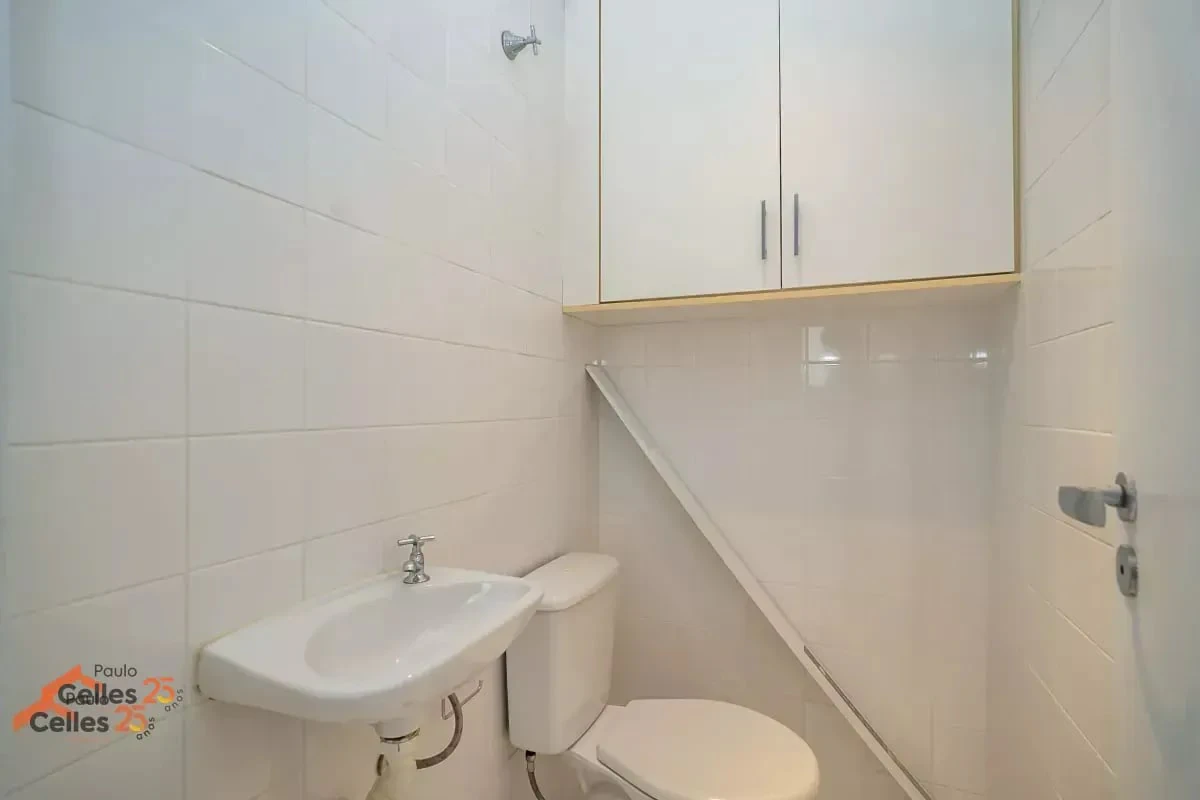 3-bedroom apartment with a grill on the balcony in Curitiba — photo 10