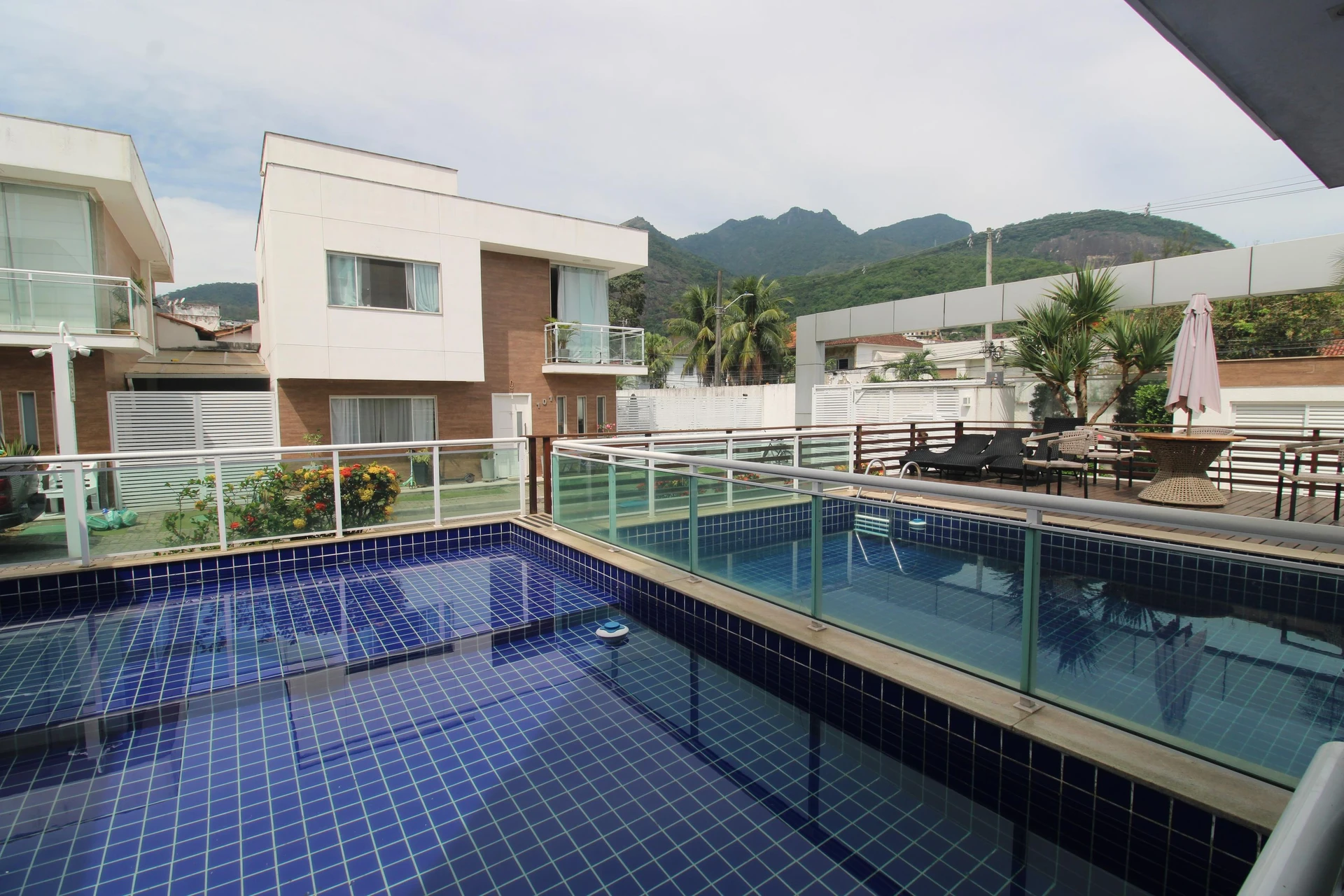 3-bedroom house with a grill on the balcony — photo 3
