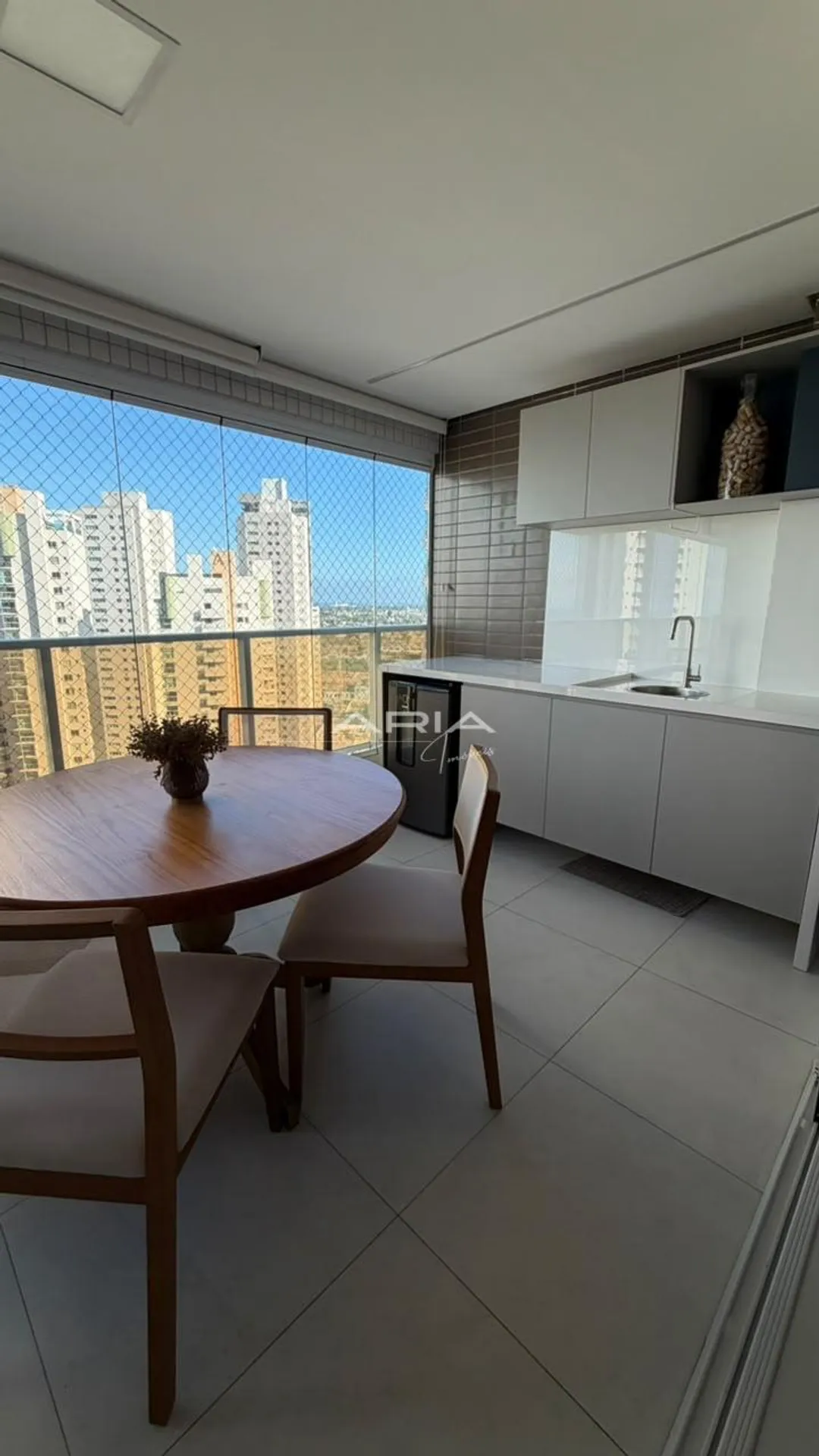 One-bedroom apartment with a glass-enclosed balcony — photo 2