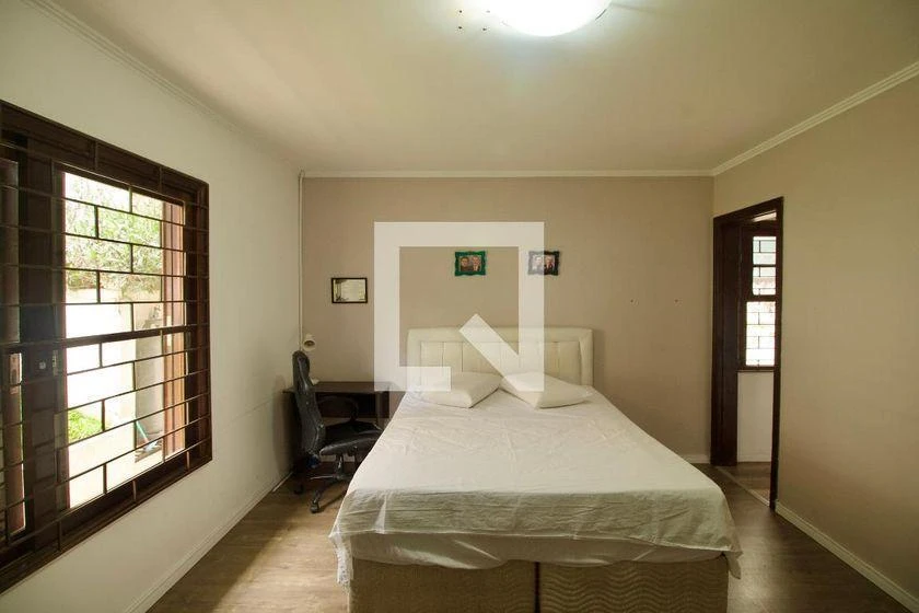 5-bedroom house with a home office — photo 26