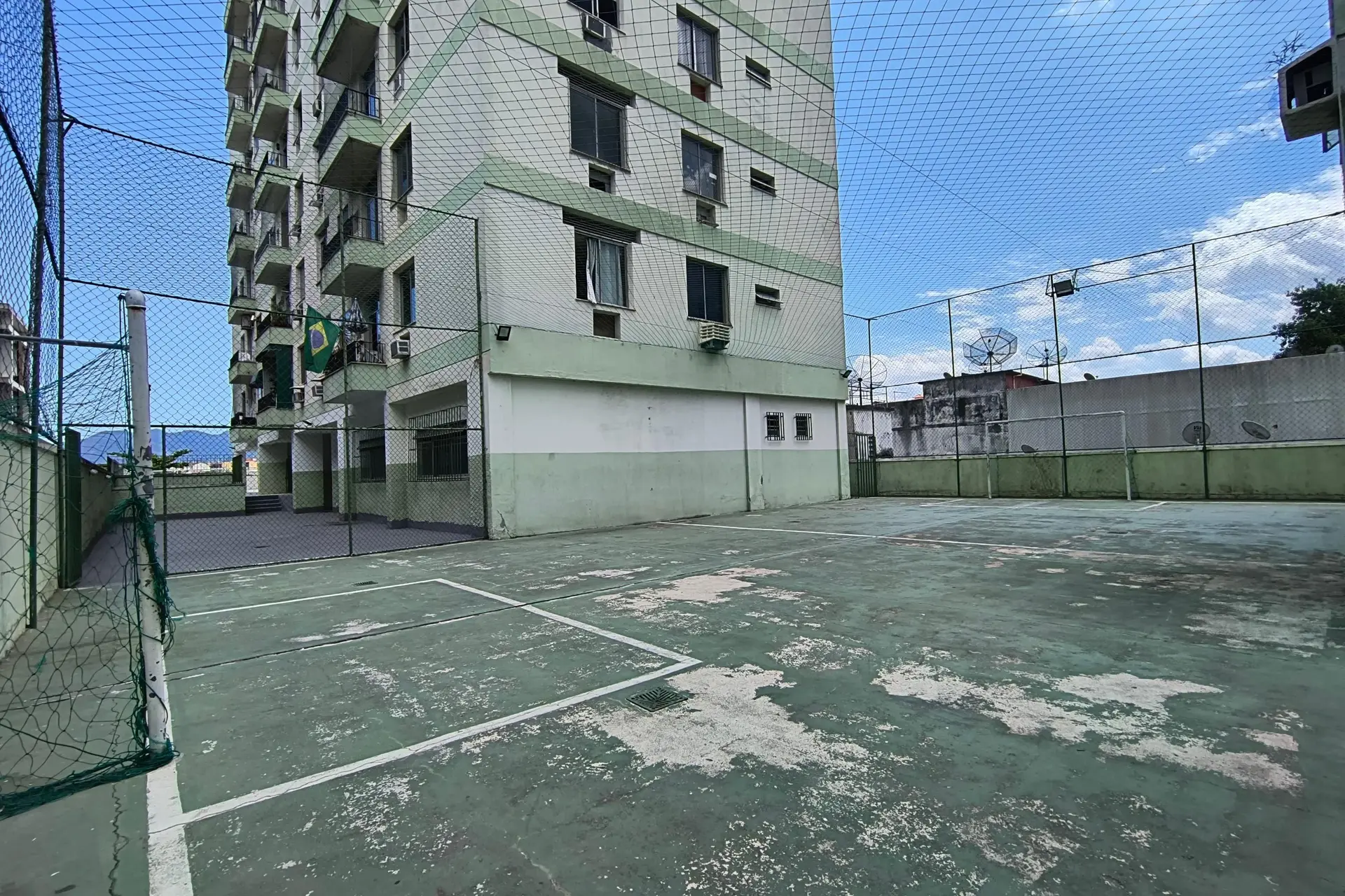 Furnished 2-bedroom apartment with a balcony — photo 46