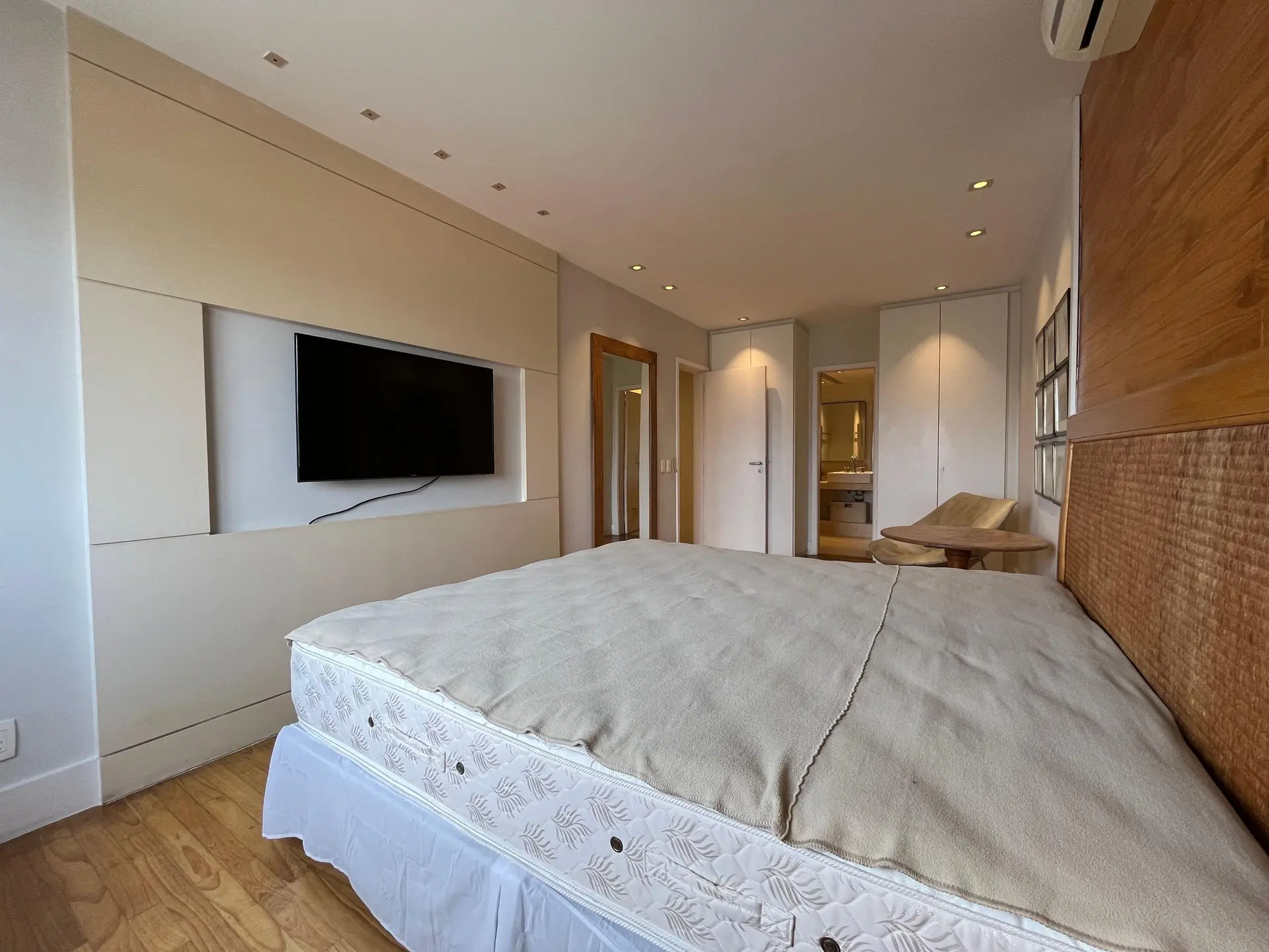 4-bedroom apartment with a water view — photo 47