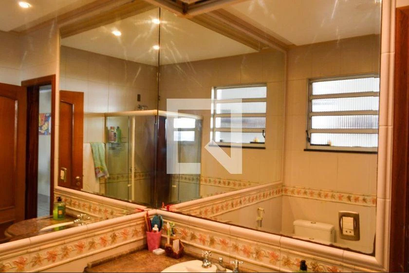 Furnished house with 4 bedrooms and 600 m² — photo 2