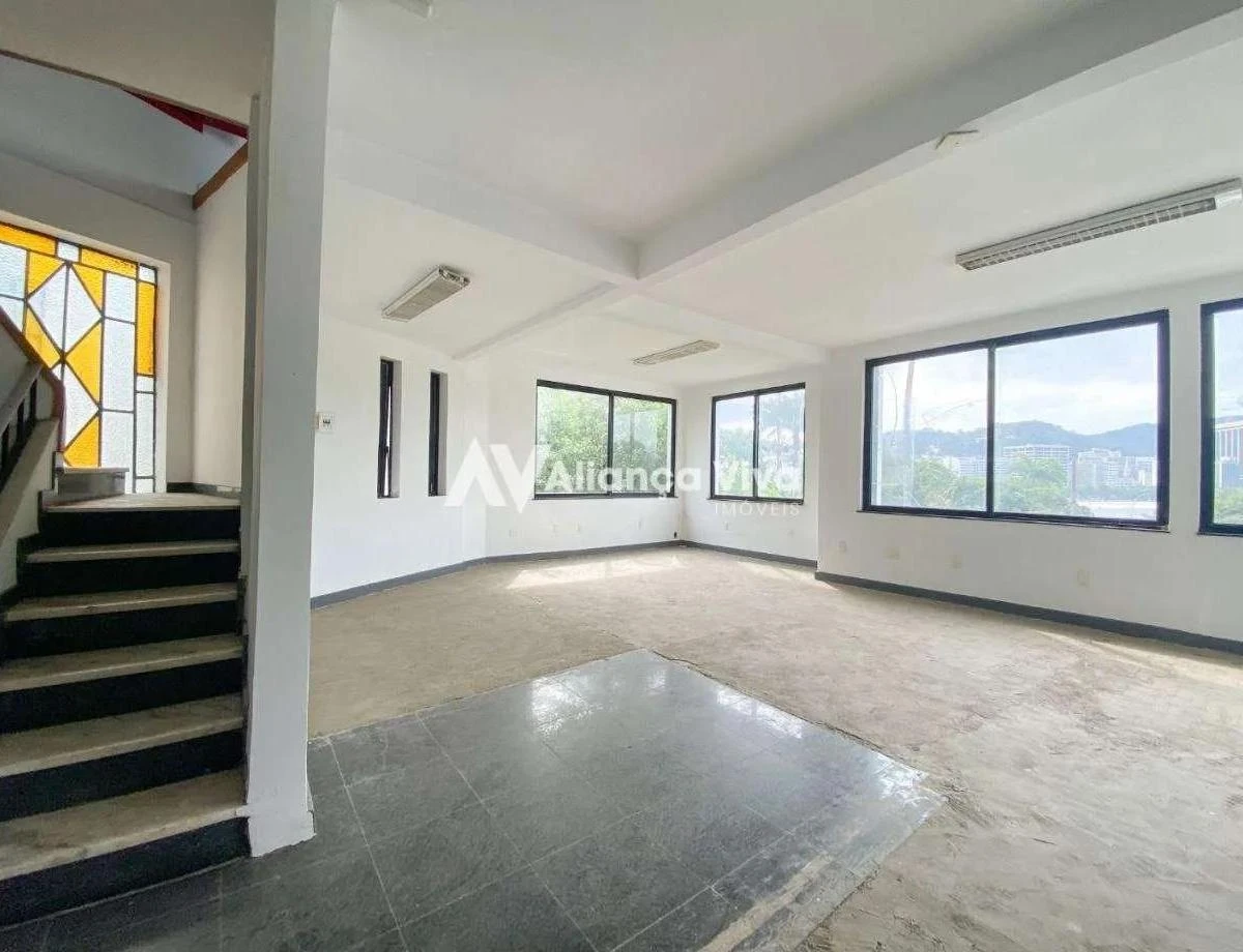 Casa, 824 m², com janelas do piso ao teto — photo 10