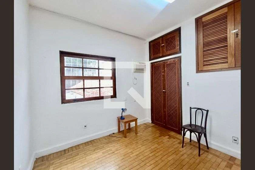 Unfurnished house with 2 bedrooms and private garden — photo 11