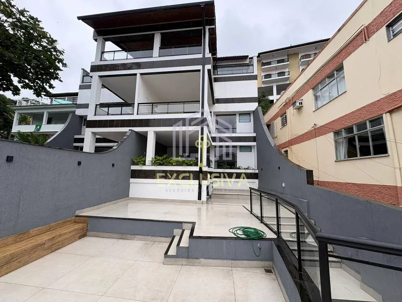 Triplex house with 5 bedrooms and 5 bathrooms — photo 5