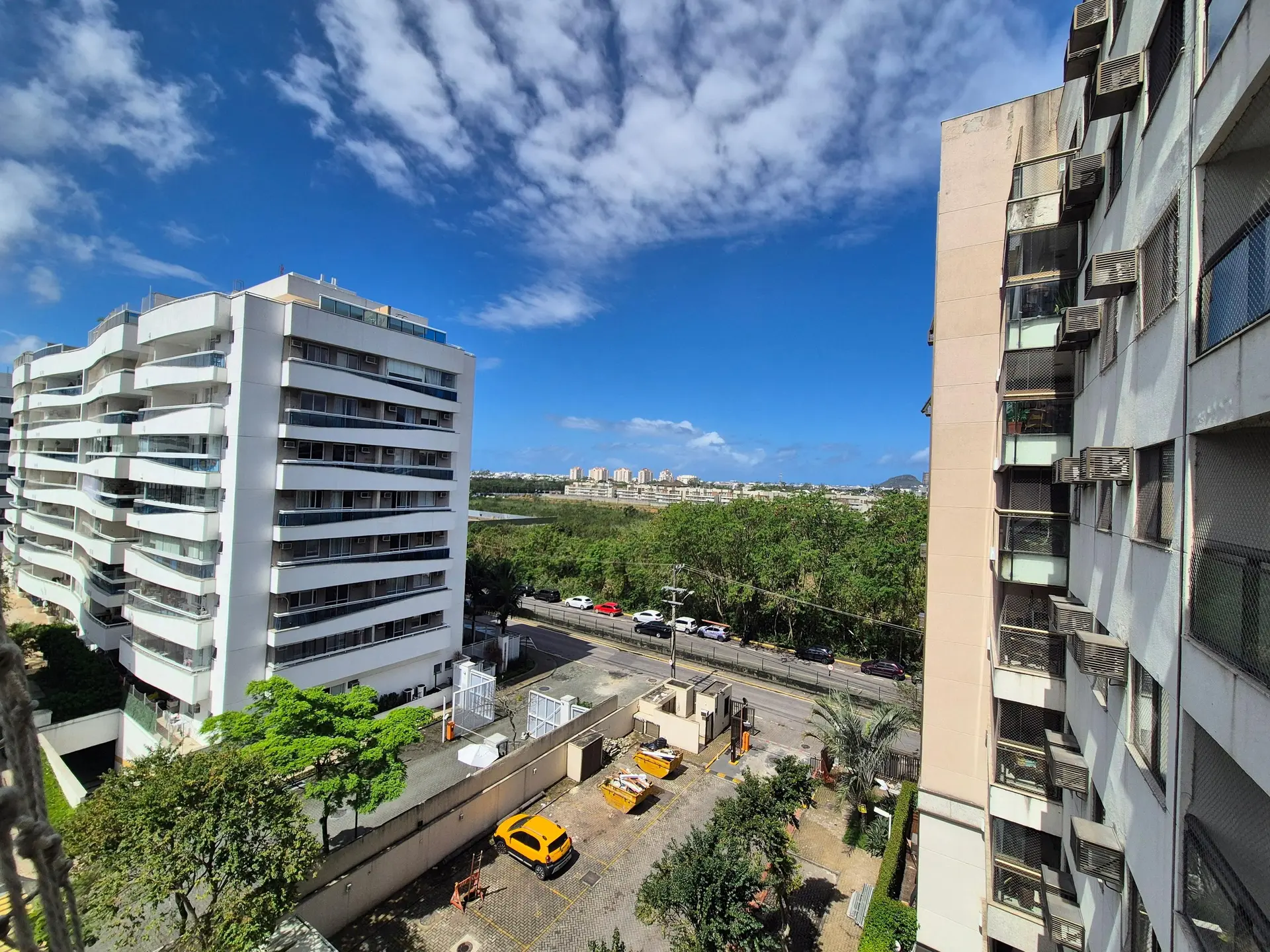 3-bedroom apartment with balcony and open-plan kitchen — photo 8