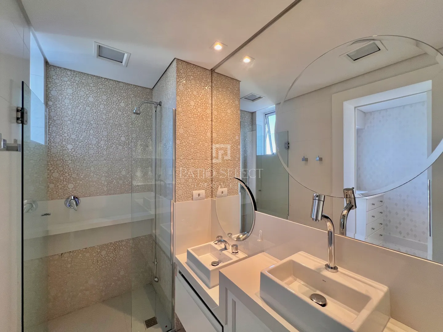Гардеробная и 3 спальни: квартира 180 м² — photo 32