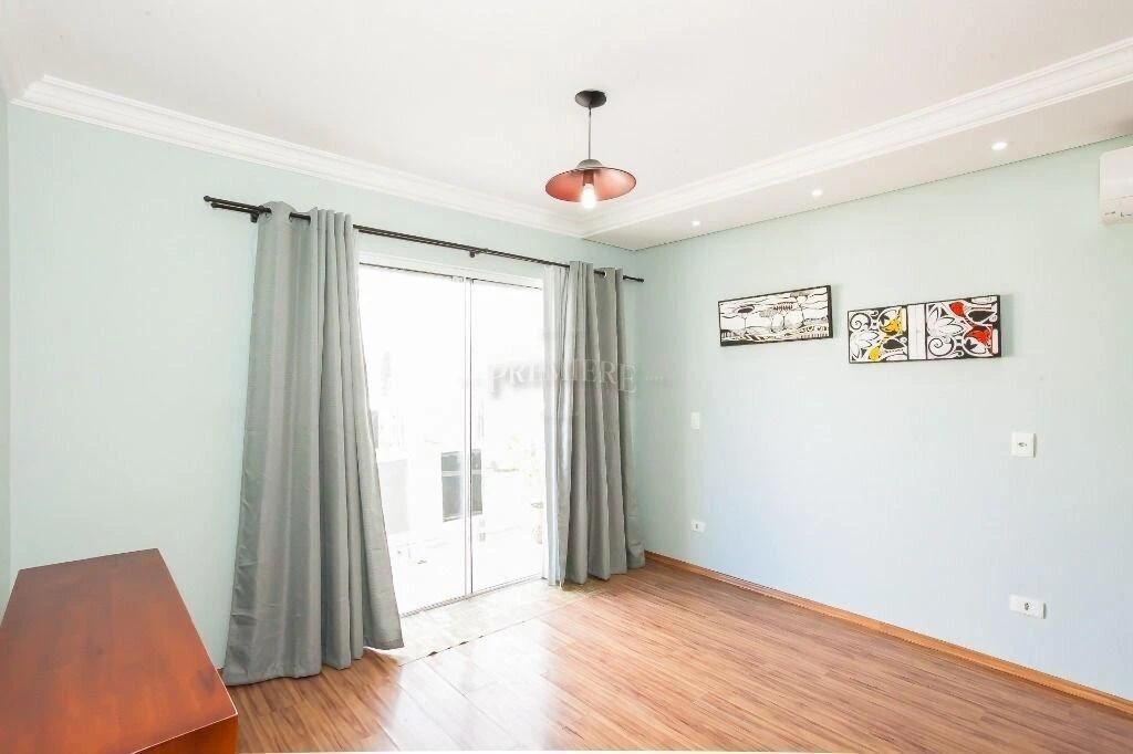 4-bedroom house with a walk-in closet in Curitiba — photo 38
