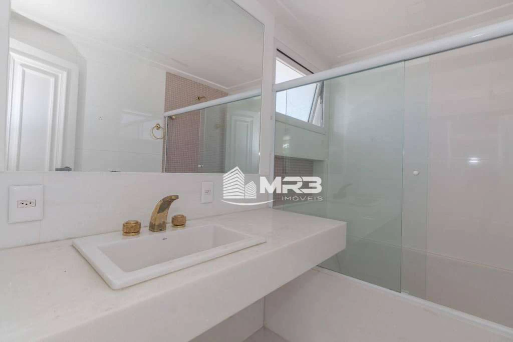 Gated house with 8 en-suite bedrooms and 20 bathrooms — photo 18
