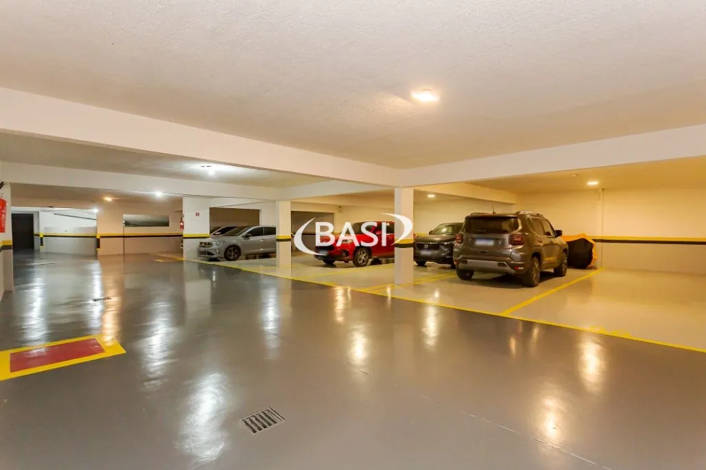 Glass-enclosed balcony in a 3-bedroom apartment, 80 m² — photo 51