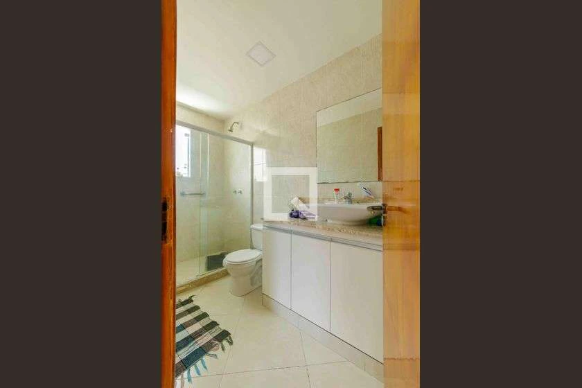 300 m² house with 5 en-suite bedrooms and private garden — photo 17