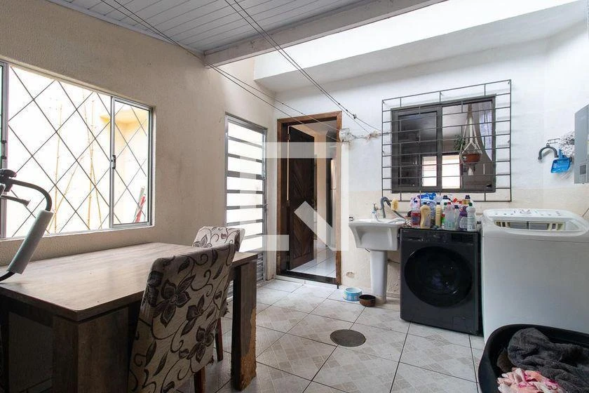 3-bedroom house with a bathtub in Curitiba — photo 43