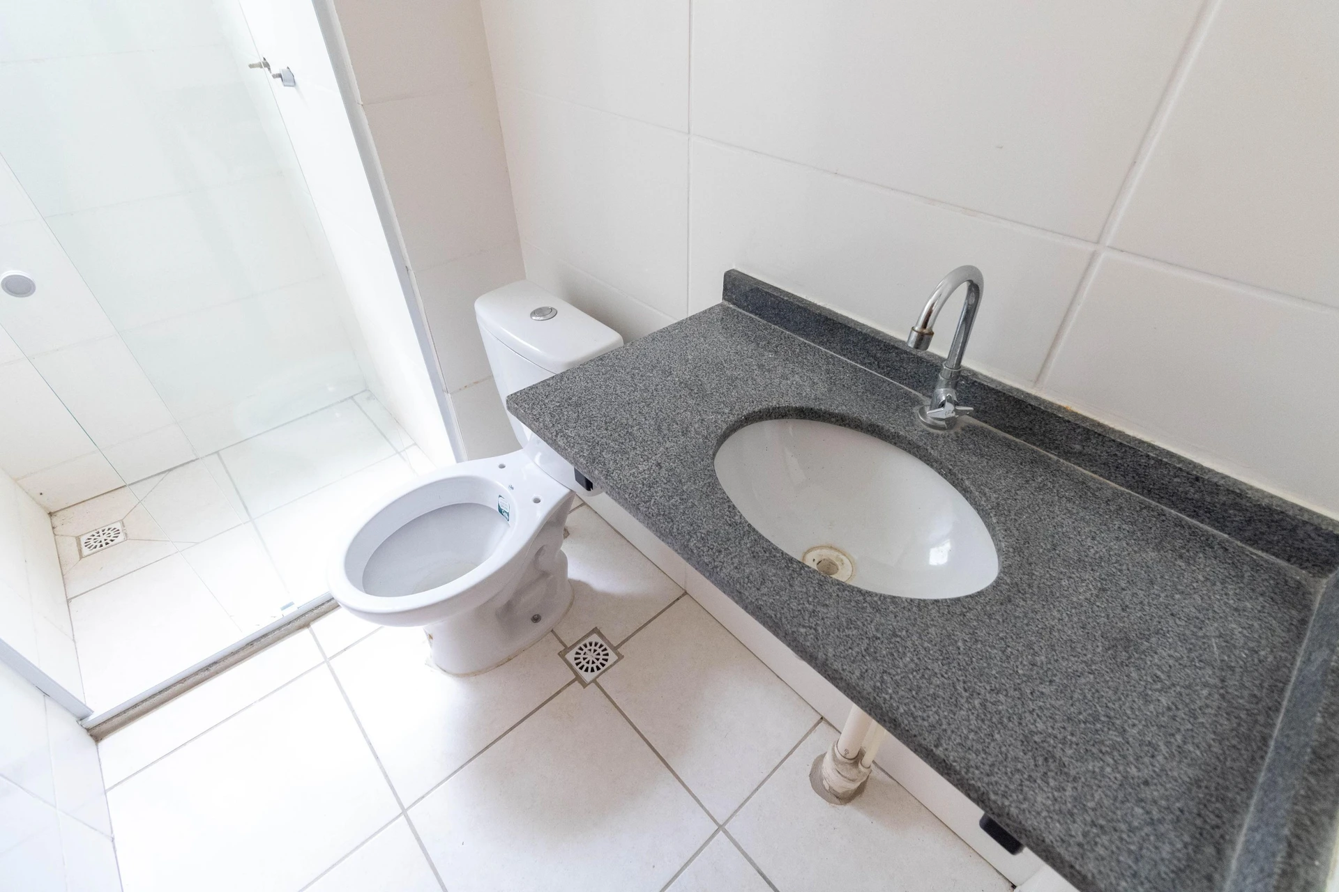 2-bedroom apartment in a building with a pool — photo 4