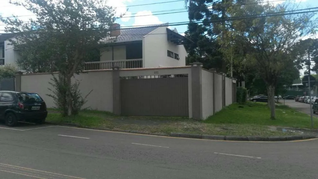 Two-story house with 3 bedrooms and 2 bathrooms — photo 15