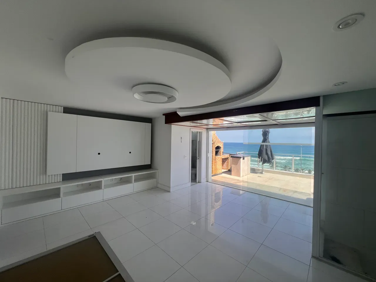 4-bedroom apartment with floor-to-ceiling windows — photo 8