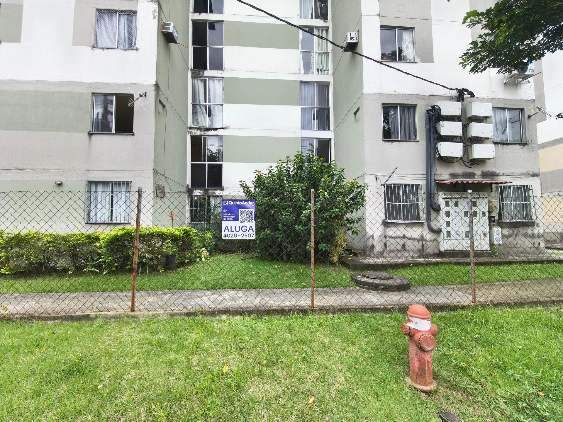 2-bedroom apartment with a mountain view