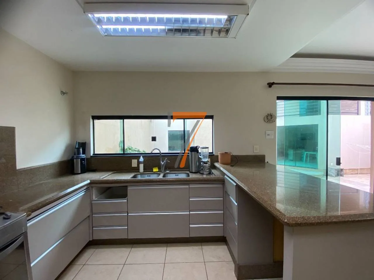 3-bedroom house with a water view in Florianópolis — photo 6