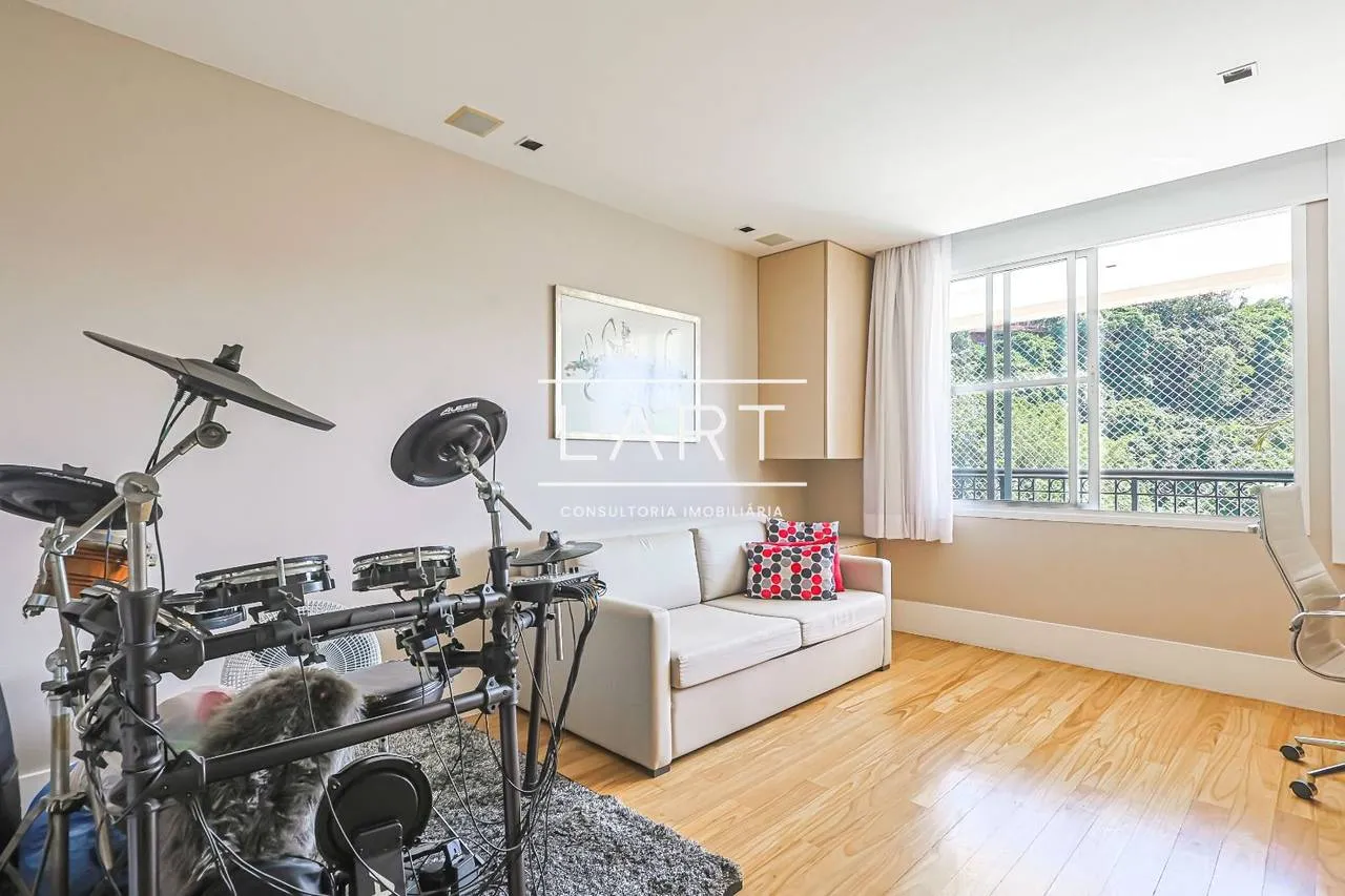 Furnished 4-bedroom apartment with open-plan kitchen — photo 28