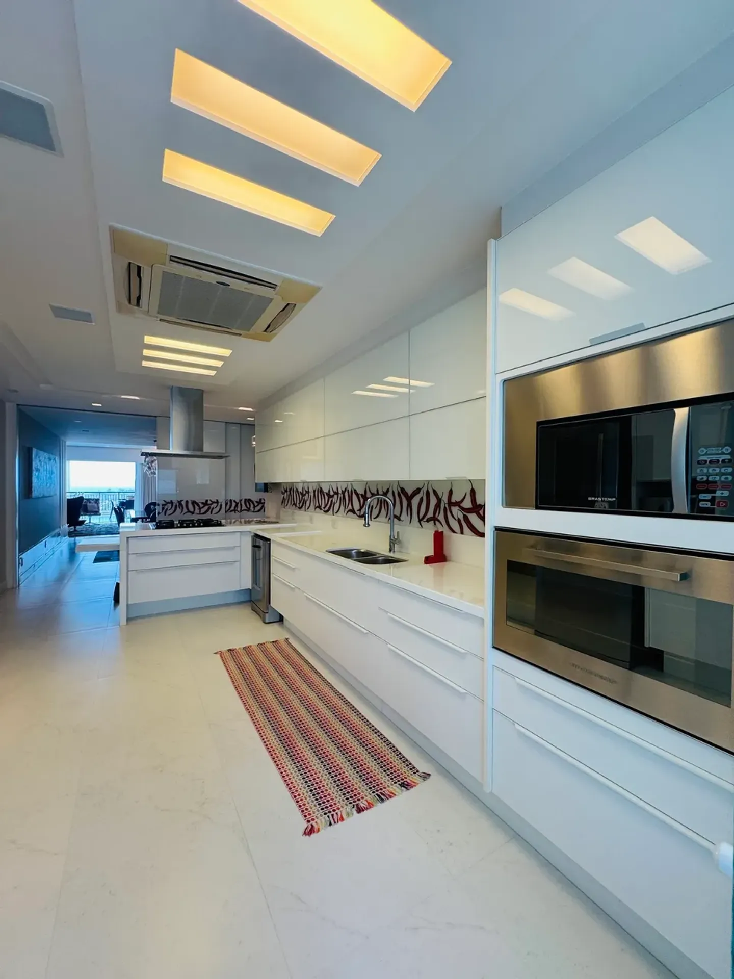Furnished apartment, 295 m², with floor-to-ceiling windows — photo 27