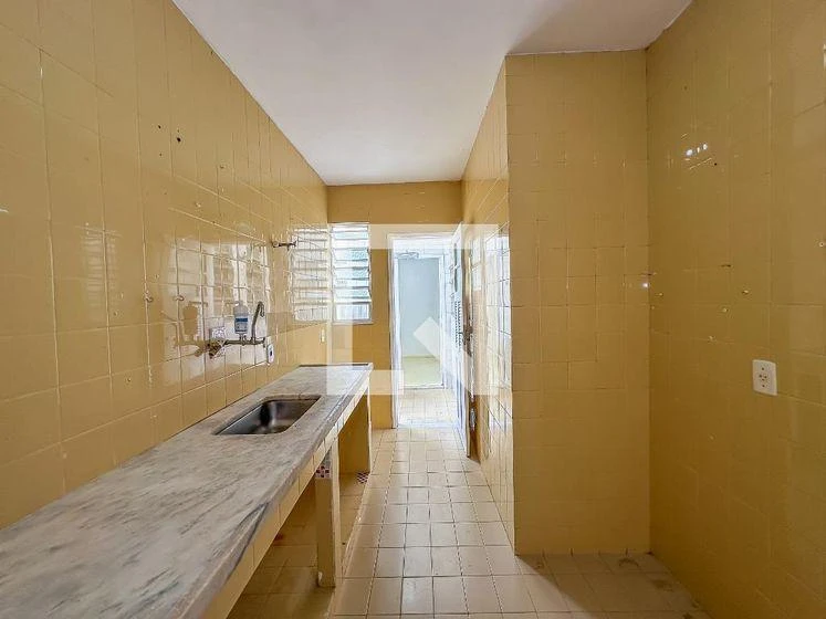 2-bedroom apartment with a mountain view — photo 2