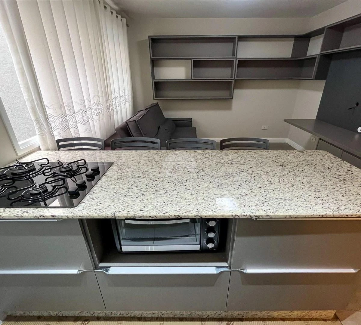 Furnished 1-bedroom apartment with open-plan gas kitchen — photo 10