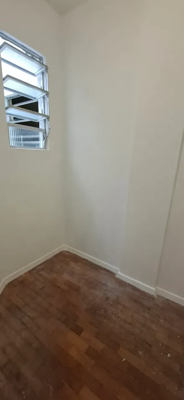 Wood or laminate floors in a 2-bedroom apartment, 68 m² — photo 19