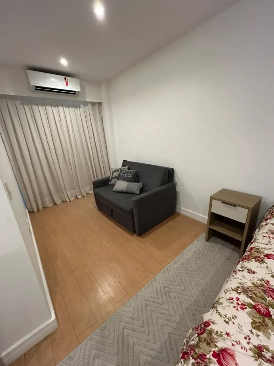 2-bedroom apartment with a glass-enclosed balcony — photo 5