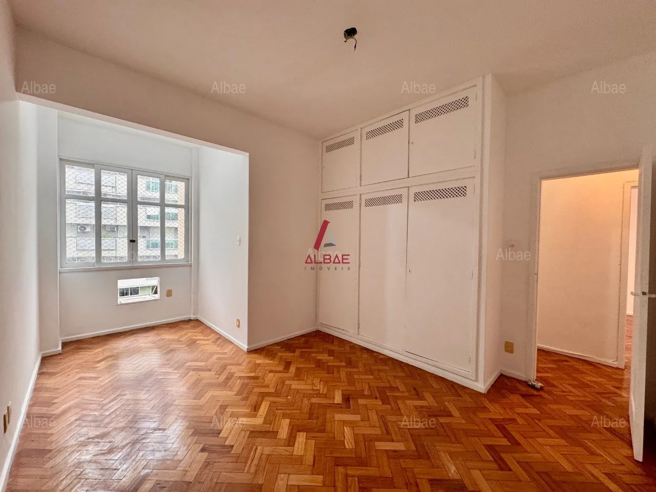 Apartment, 90 m², with wood or laminate floors — photo 4