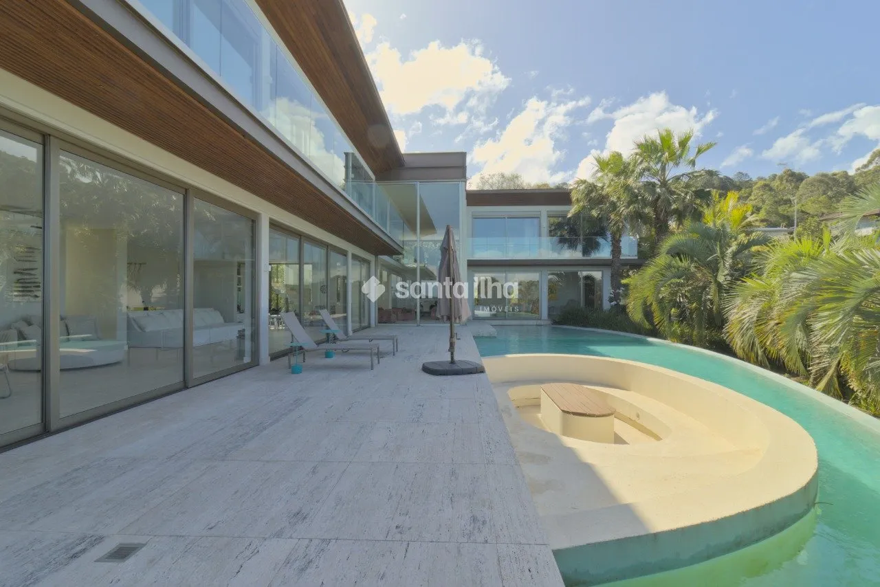 House with 6 en-suite bedrooms and 8 bathrooms, 1350 m² — photo 14