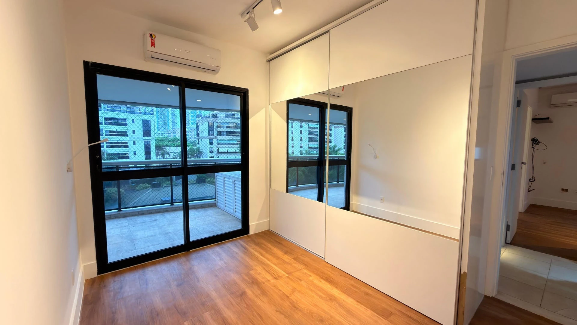 Apartamento, 162 m², com janelas do piso ao teto — photo 6