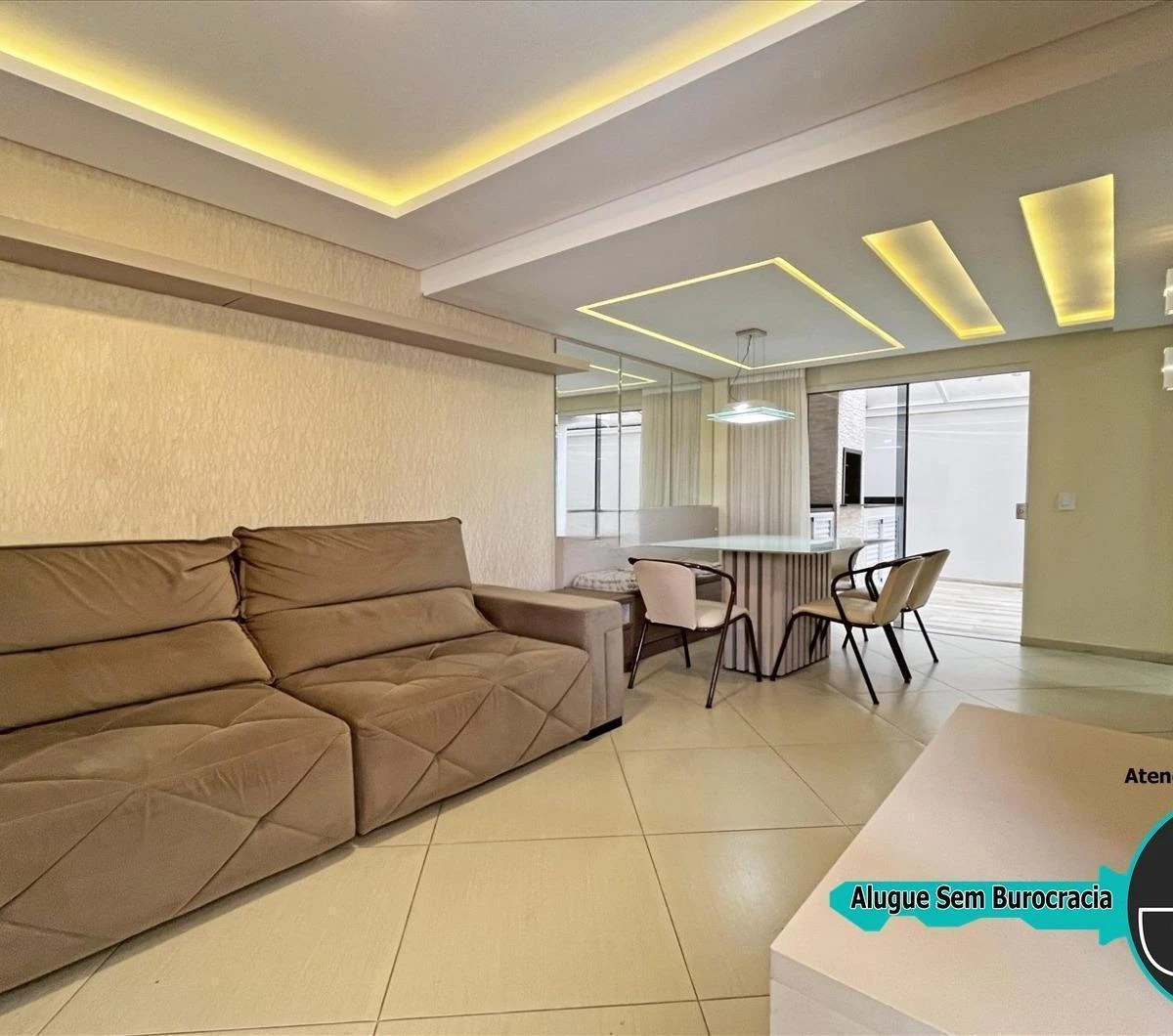3-bedroom house with a suite and 2 parking spots — photo 3