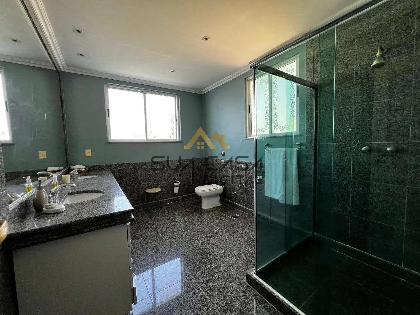 House with 5 bedrooms, 5 bathrooms and built-in wardrobes — photo 8
