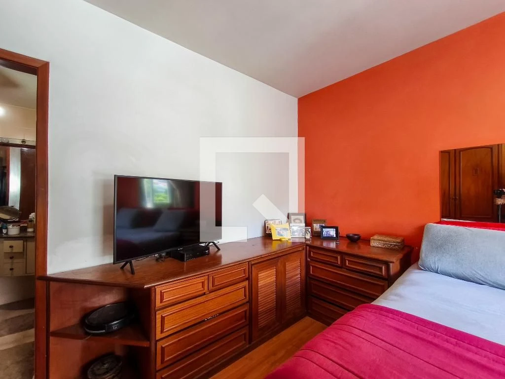 Furnished 4-bedroom apartment with balcony — photo 46