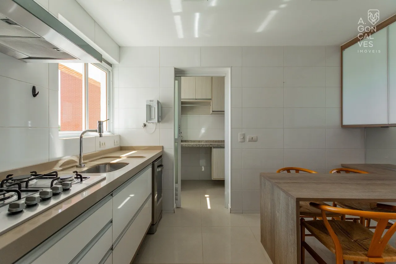 Furnished apartment with 3 bedrooms and open-plan kitchen — photo 4