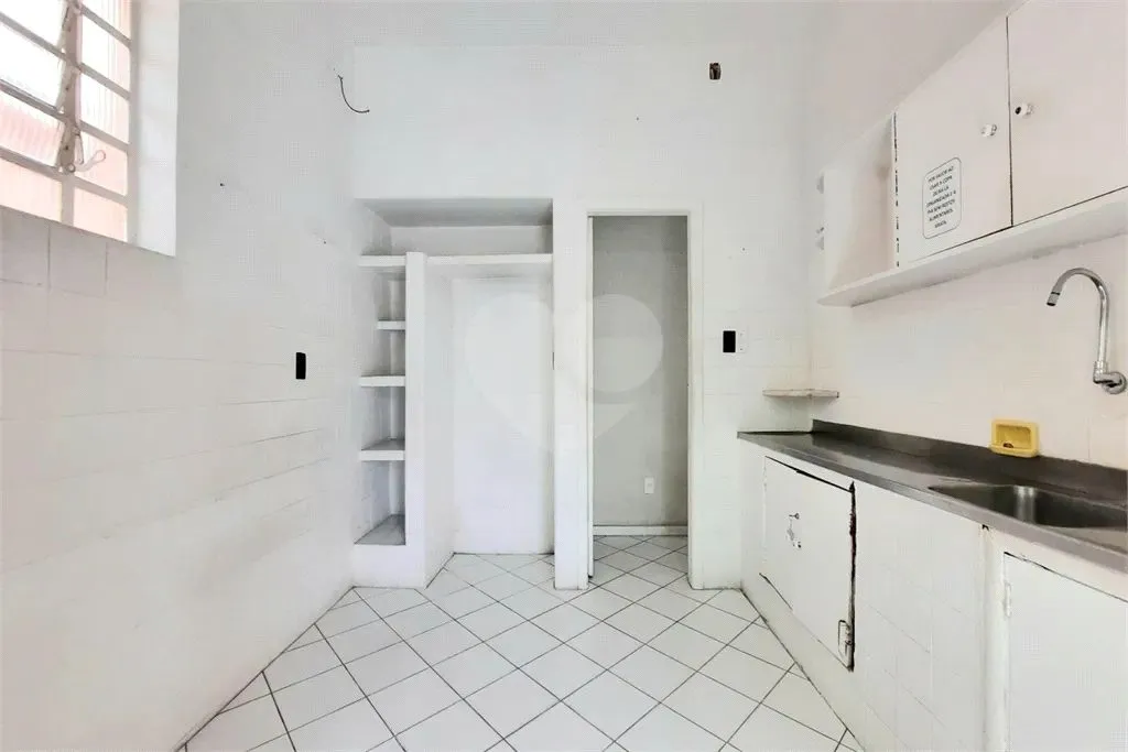 Casa sem mobília com cozinha separada e 5 quartos — photo 16