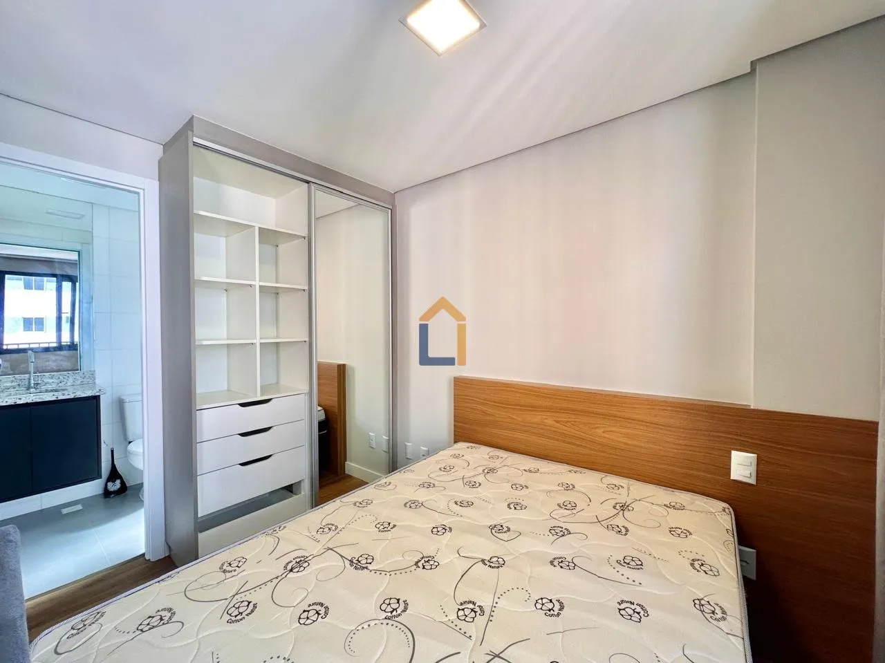 Furnished 26 m² apartment with a glass shower box — photo 33