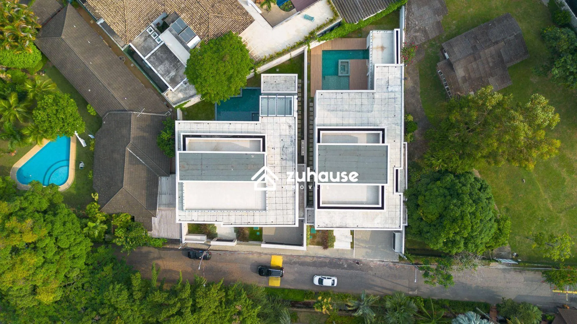 House with 5 bedrooms and an open-plan kitchen — photo 43