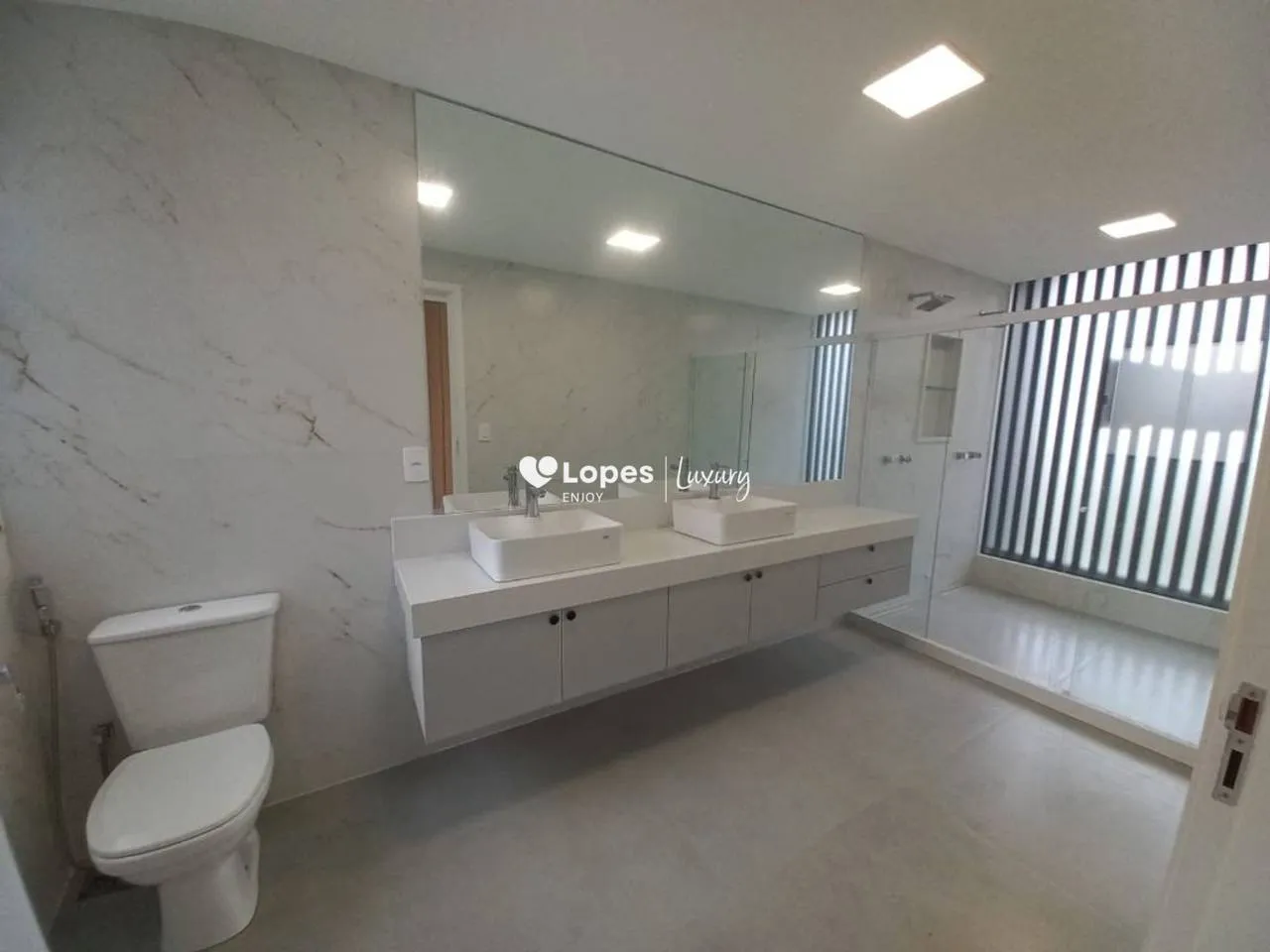 Unfurnished 4-bedroom house with 5 bathrooms and 329 m² — photo 24