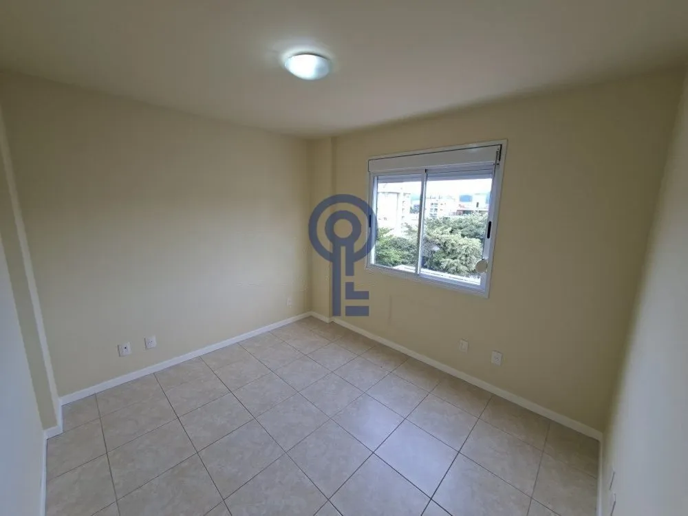 Balcony with a grill in a 2-bedroom apartment, 71 m² — photo 7