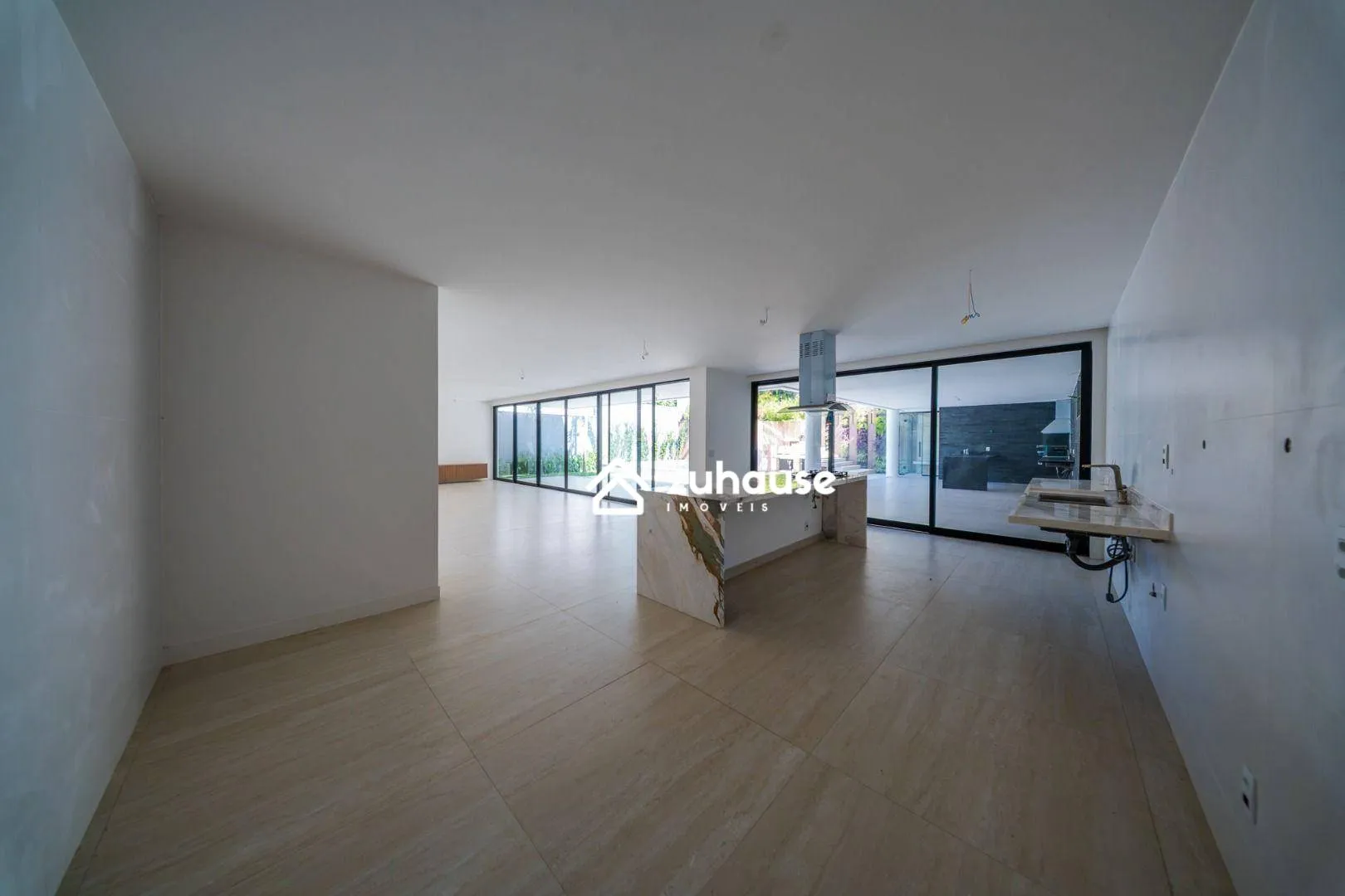 Casa com 5 quartos e cozinha em conceito aberto — photo 21