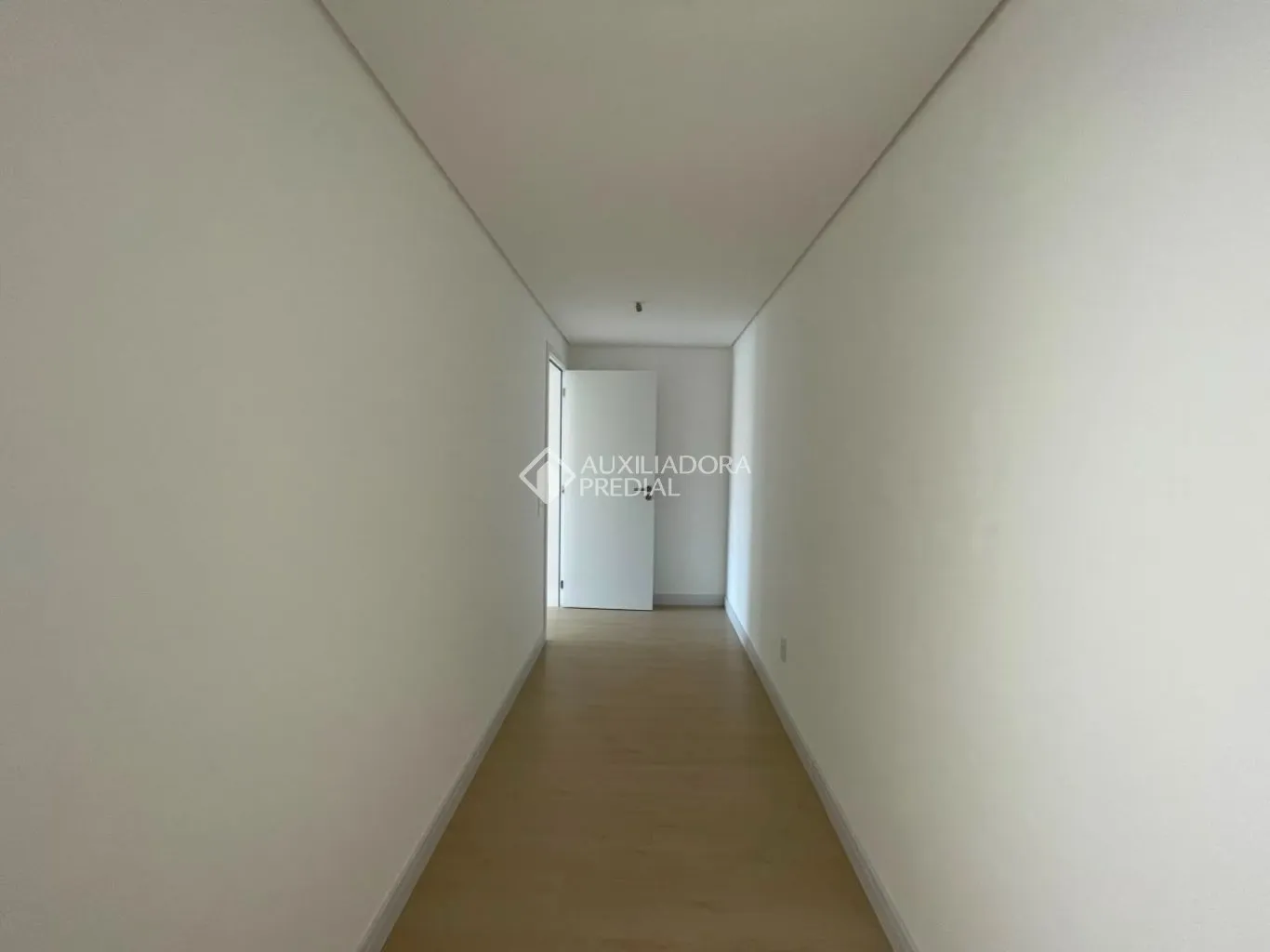 2-bedroom apartment with balcony and terrace — photo 34