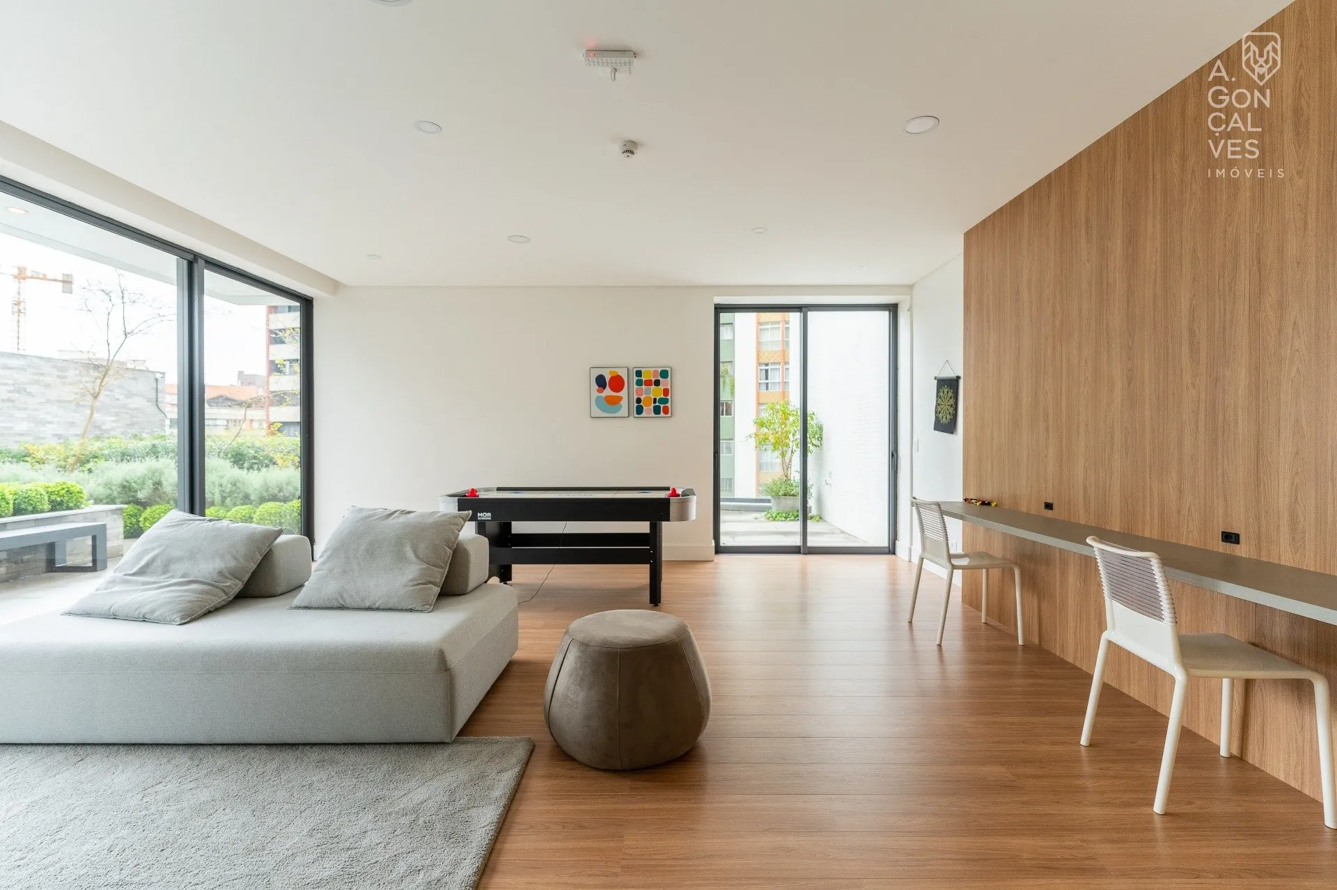 Furnished apartment with 3 bedrooms and open-plan kitchen — photo 42