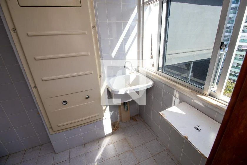 2-bedroom apartment in a building with a gym — photo 37