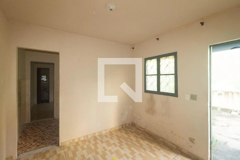 Casa con 2 dormitorios, 1 baño y zona de lavado — photo 16
