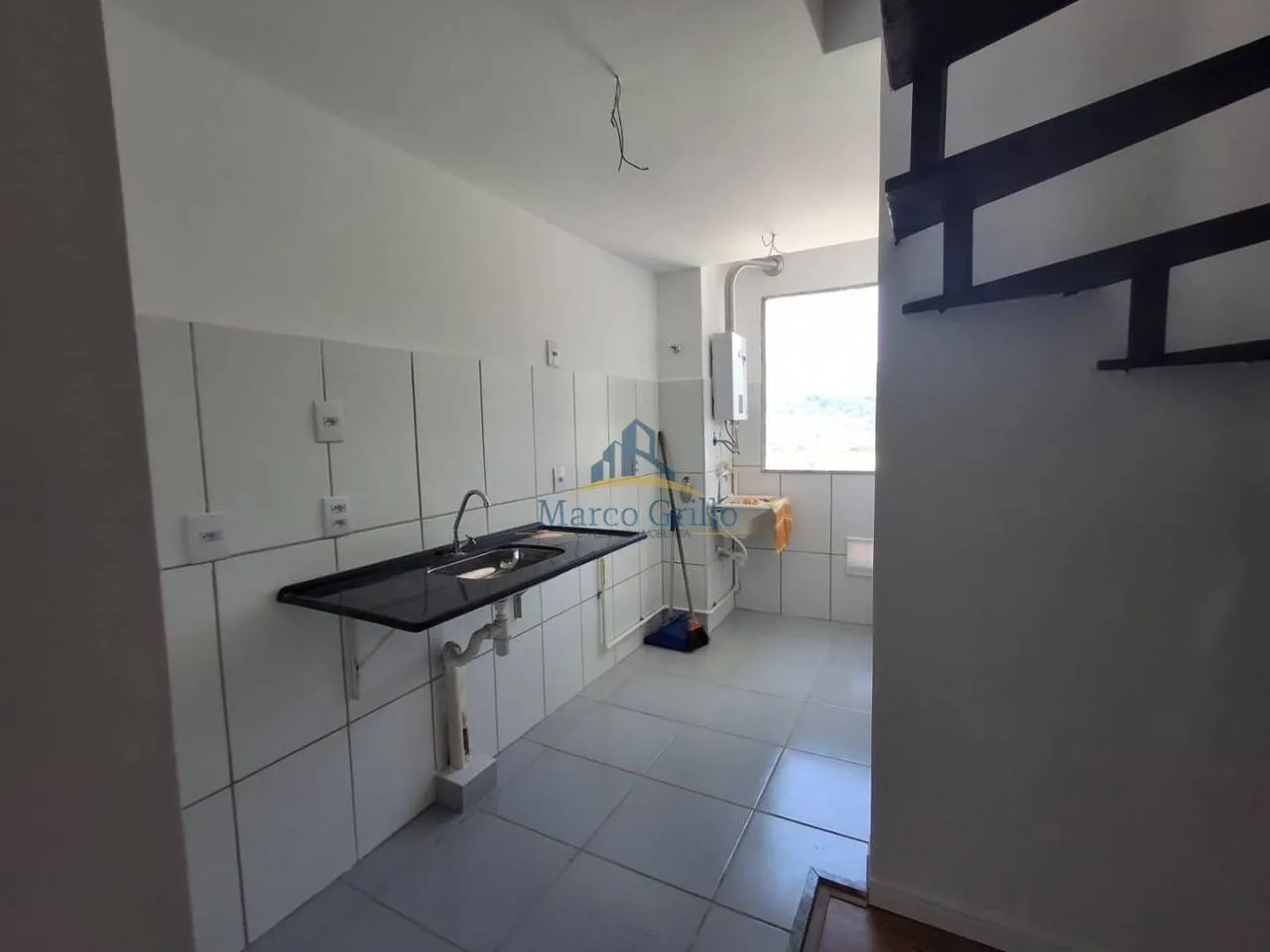 Apartment with balcony and mountain views — photo 8