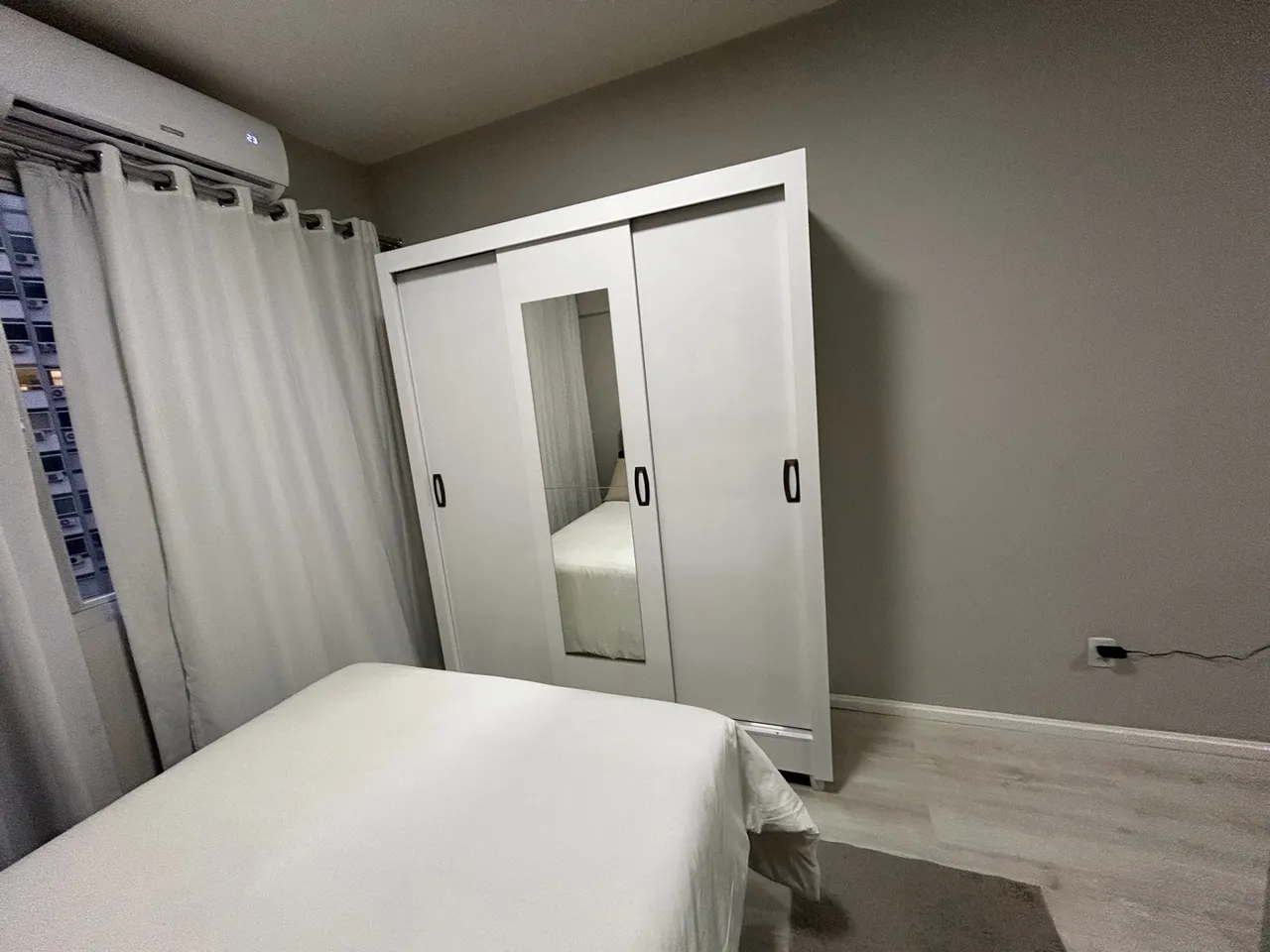 One-bedroom apartment with a dryer