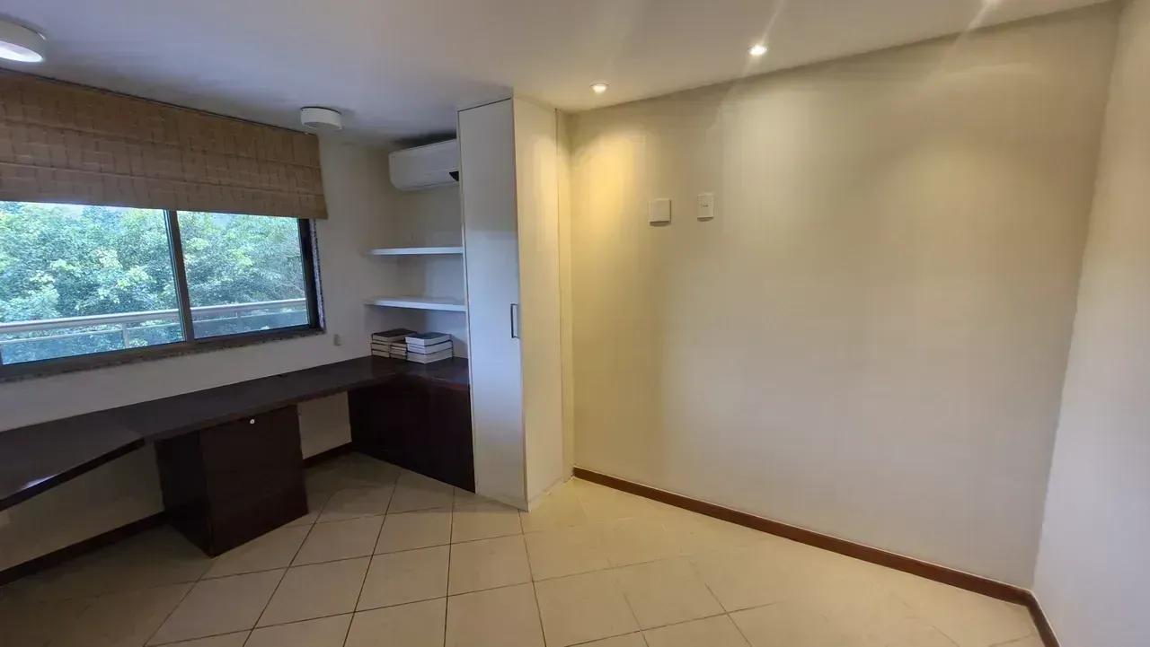 Apartment with a closed kitchen and 3 bedrooms — photo 8