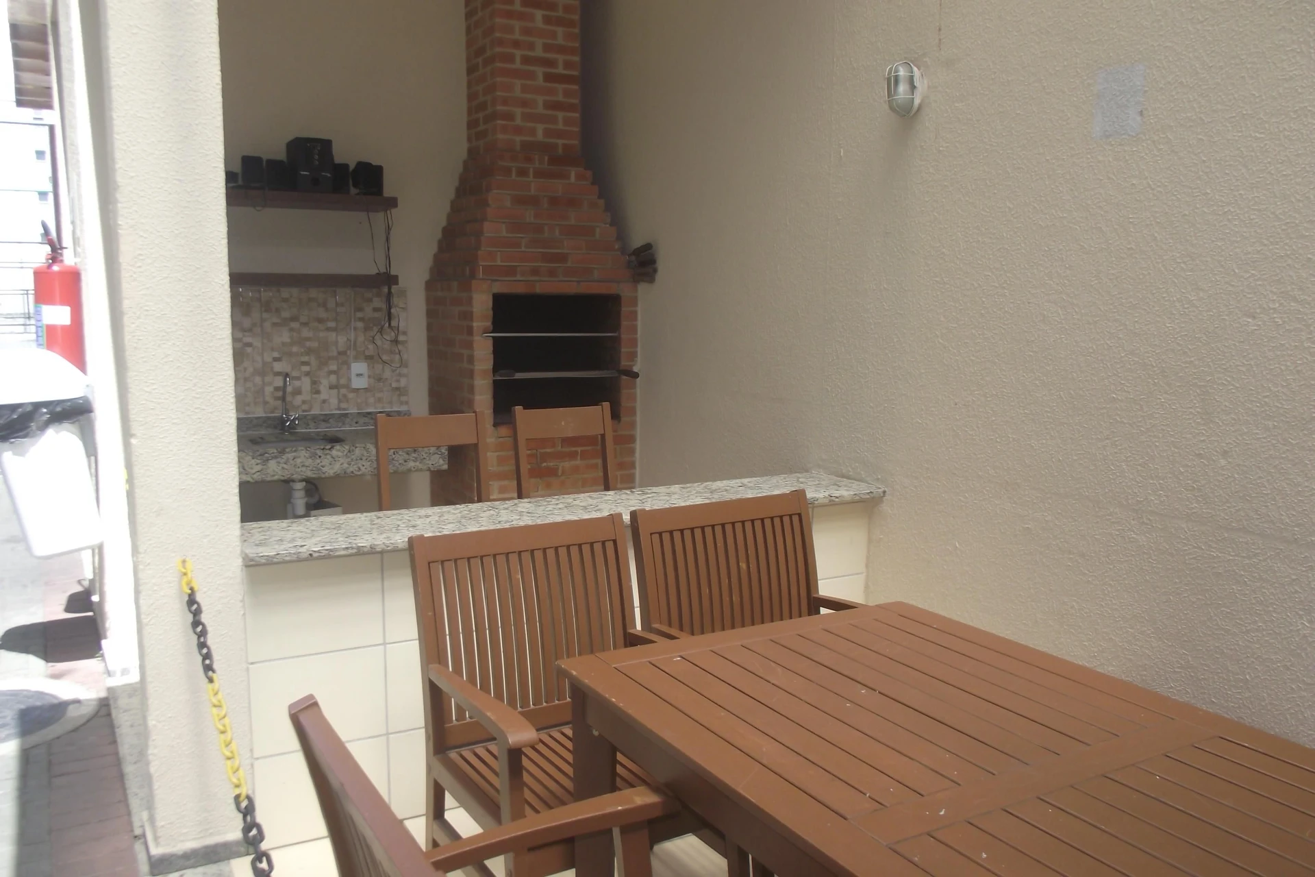 Балкон с грилем и 2 спальни: квартира 47 м² — photo 4